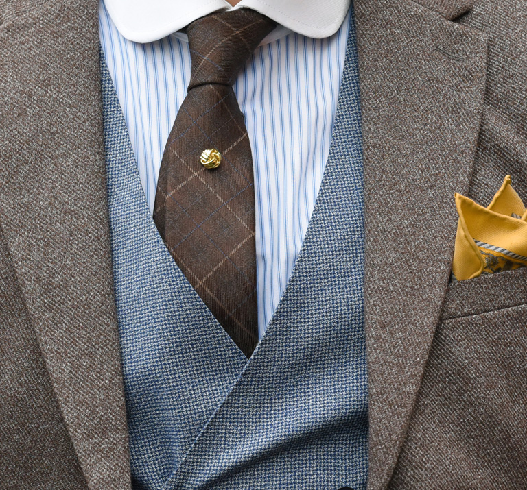 Tie pins yellow